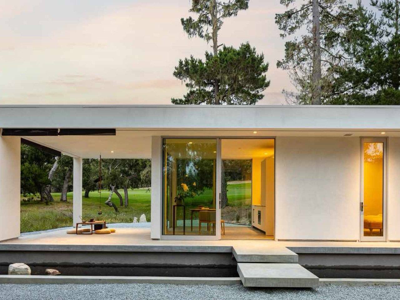 1751651810 110 Decouvrez un Maison Japandi Eblouissante avec Teahouse Flottant Pont en - plare.