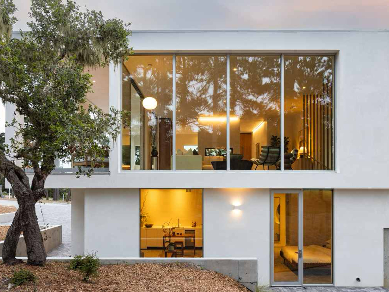 1751651810 687 Decouvrez un Maison Japandi Eblouissante avec Teahouse Flottant Pont en - plare.