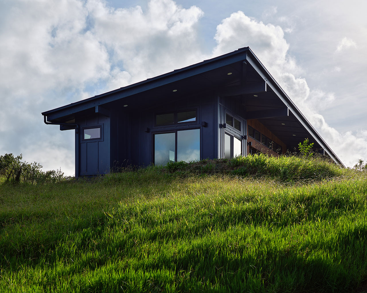 1751808808 546 Decouvrez ce Luxe Ecoresponsable Une Maison Moderne et Minimale - plare.