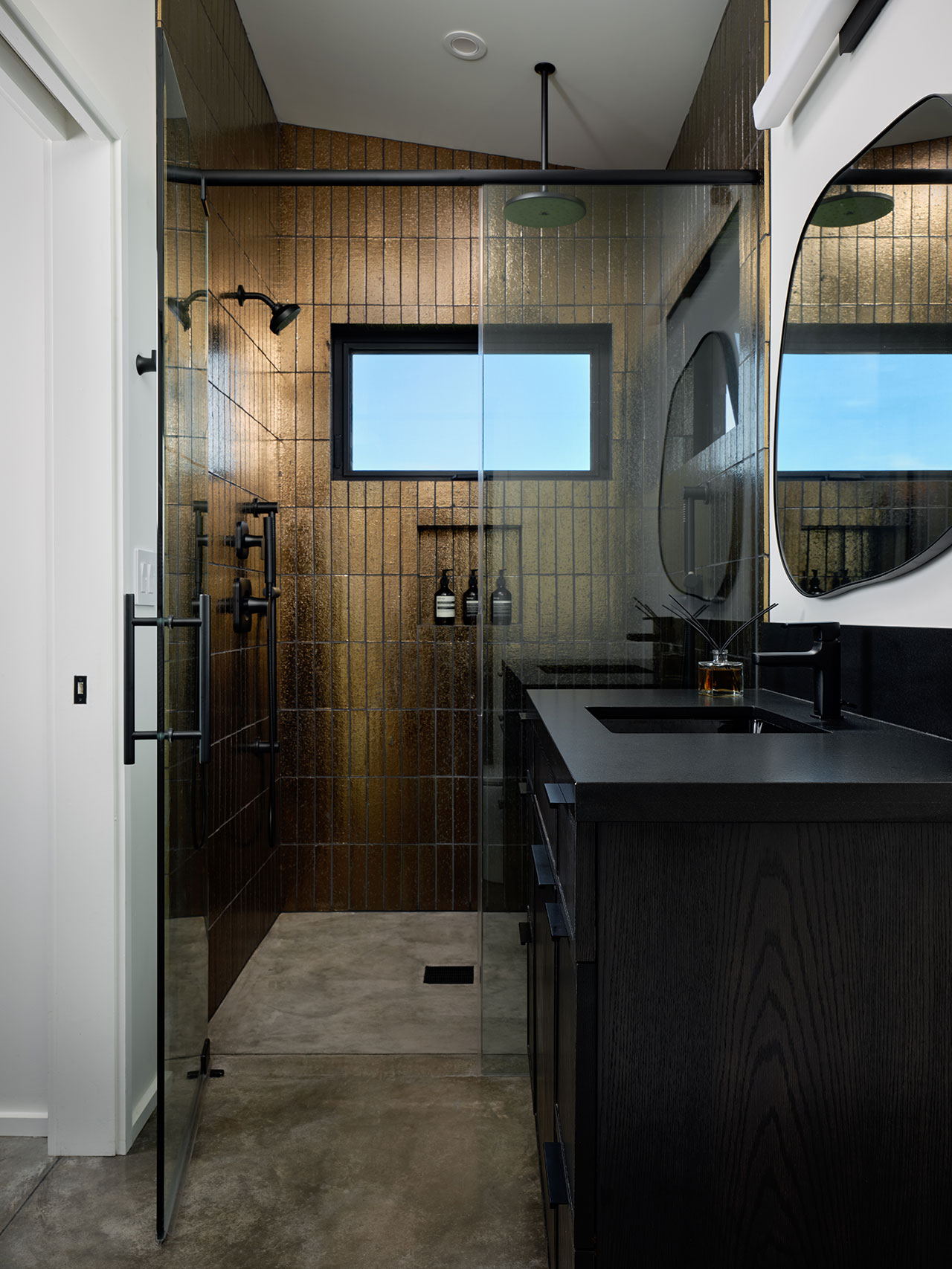 1751808812 68 Decouvrez ce Luxe Ecoresponsable Une Maison Moderne et Minimale - plare.