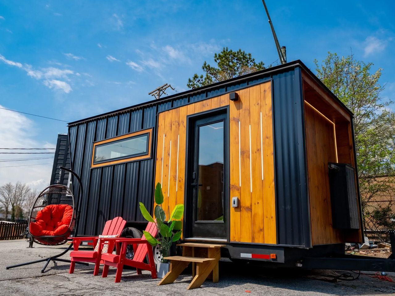 1751829498 621 Decouvrez cette Tiny House Sauna Mobile Minimaliste Le Refuge - plare.
