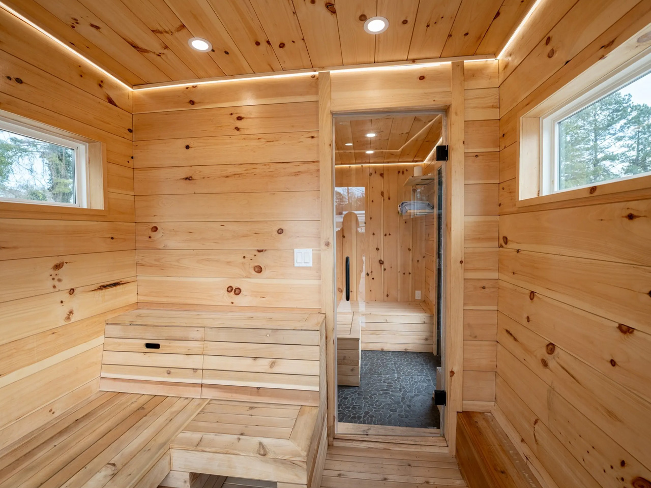 1751829500 559 Decouvrez cette Tiny House Sauna Mobile Minimaliste Le Refuge - plare.