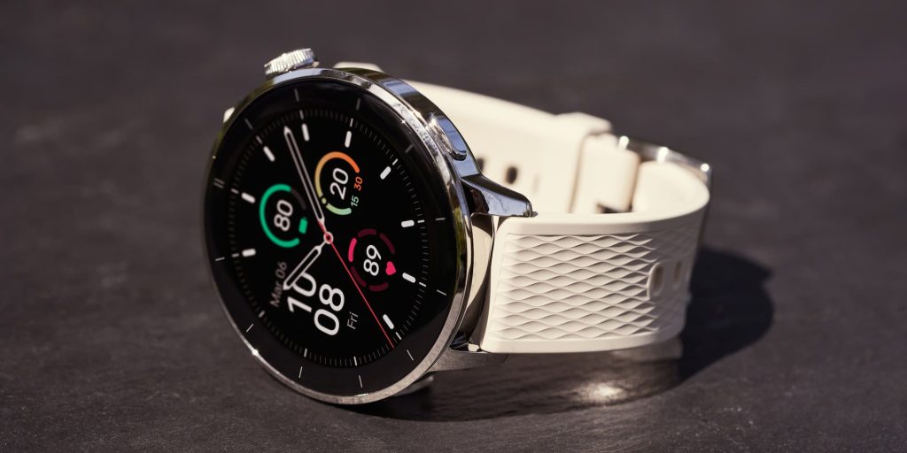 <p>La OnePlus Watch 3 (43 mm) et les Buds 4 sont désormais disponibles, offrant une expérience connectée haut de gamme. La montre est proposée au prix de 299 € (<a href="https://fr.eloutput.com/noticias/tecnologia/oneplus-watch-3-comprar-espana-descuentos/?utm_source=openai">fr.eloutput.com</a>), tandis que les écouteurs sont disponibles à 109,65 € (<a href="https://www.cdiscount.com/high-tech/casques-baladeur-hifi/oneplus-buds-3-tws-couteur/f-1065420-aaaig46995.html?utm_source=openai">cdiscount.com</a>).</p> - plare. 1751968290 953 La OnePlus Watch 3 43 mm et les Buds 4 sont - plare.