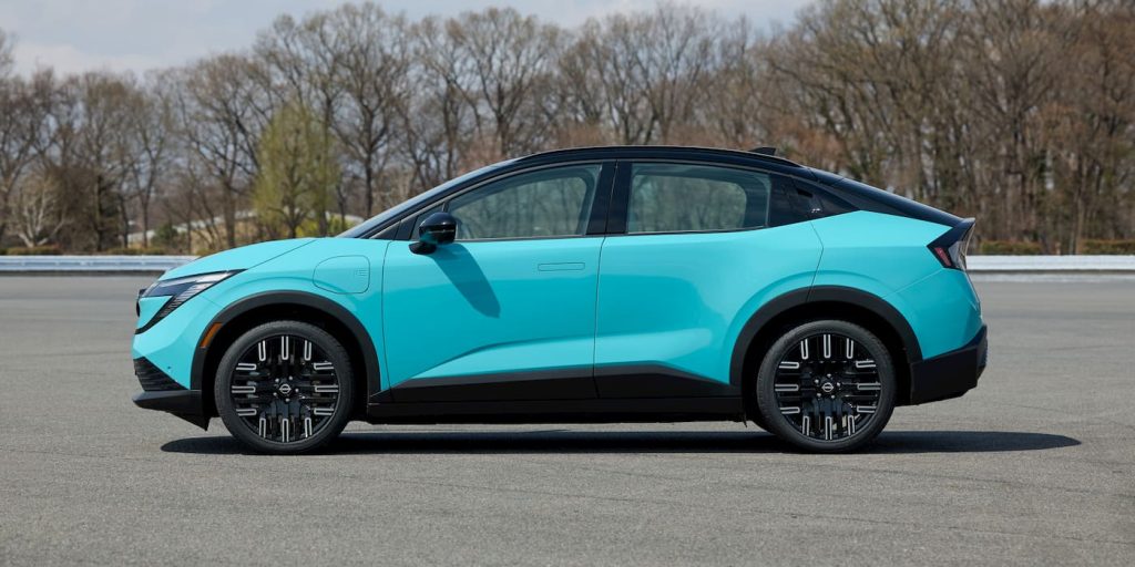 Nissan réduit la production de sa nouvelle voiture électrique LEAF avant même son lancement. - plare. New-Nissan-LEAF-EV-production
