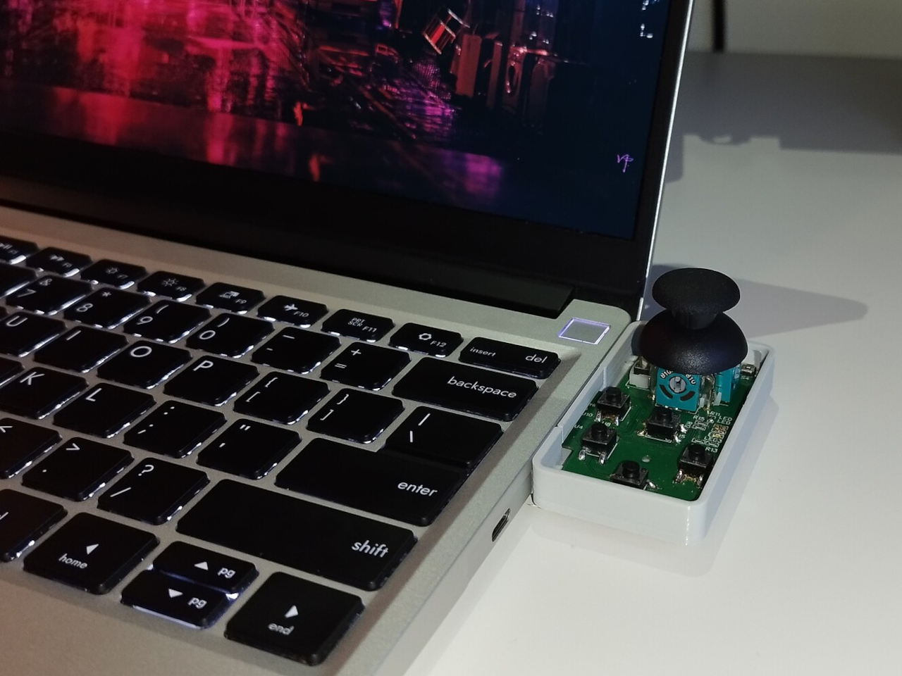 Découvrez Comment un Laptop Modulaire S'est Transformé en PC de Gaming Portable avec des Joy-Cons ! - plare. 1752067647 854 Decouvrez Comment un Laptop Modulaire Sest Transforme en PC de - plare.
