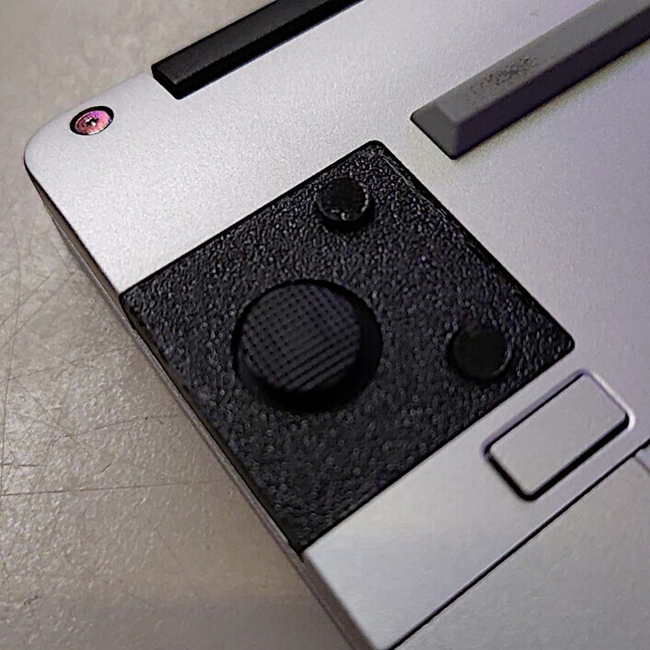 Découvrez Comment un Laptop Modulaire S'est Transformé en PC de Gaming Portable avec des Joy-Cons ! - plare. 1752067648 560 Decouvrez Comment un Laptop Modulaire Sest Transforme en PC de - plare.