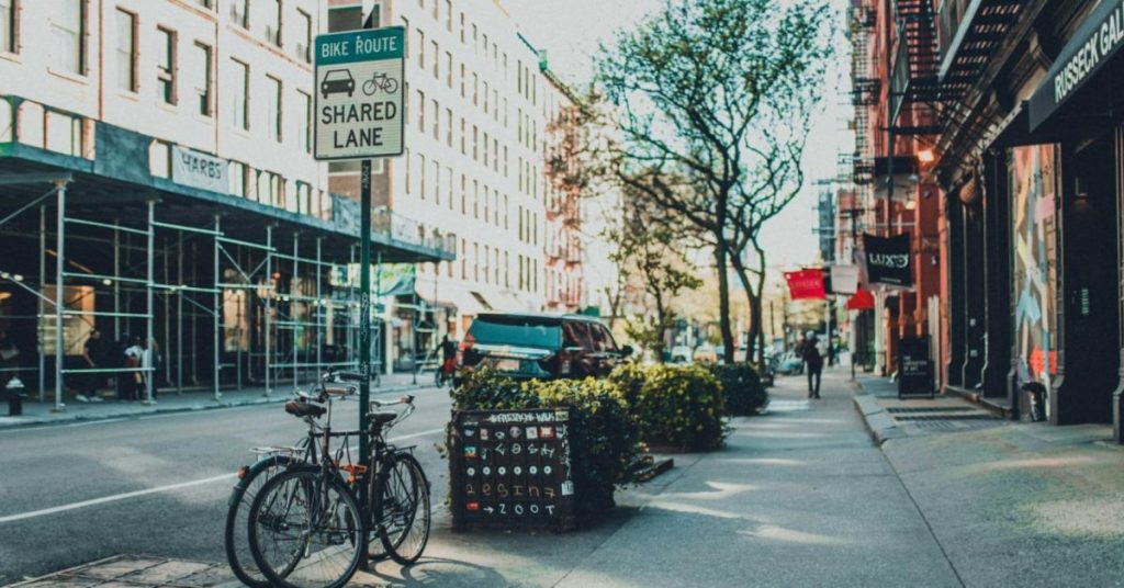 NYC crée un nouveau département pour réguler les livreurs à vélo électrique : ce que cela implique pour l’industrie de la livraison