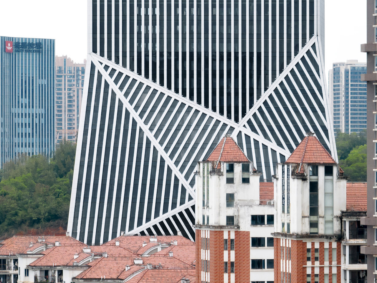 1752175190 953 Decouvrez Comment un Bureau en Gratte Ciel Allie Facade en Ceramique - plare.