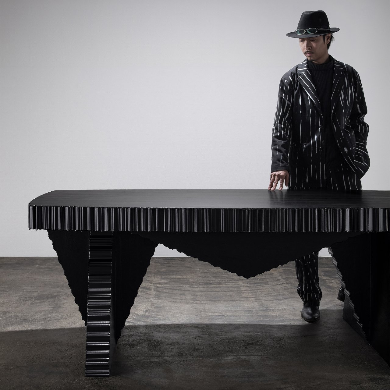 1752501658 548 Decouvrez Comment la Table VNTA de Yuta Takahashi Transforme le - plare.