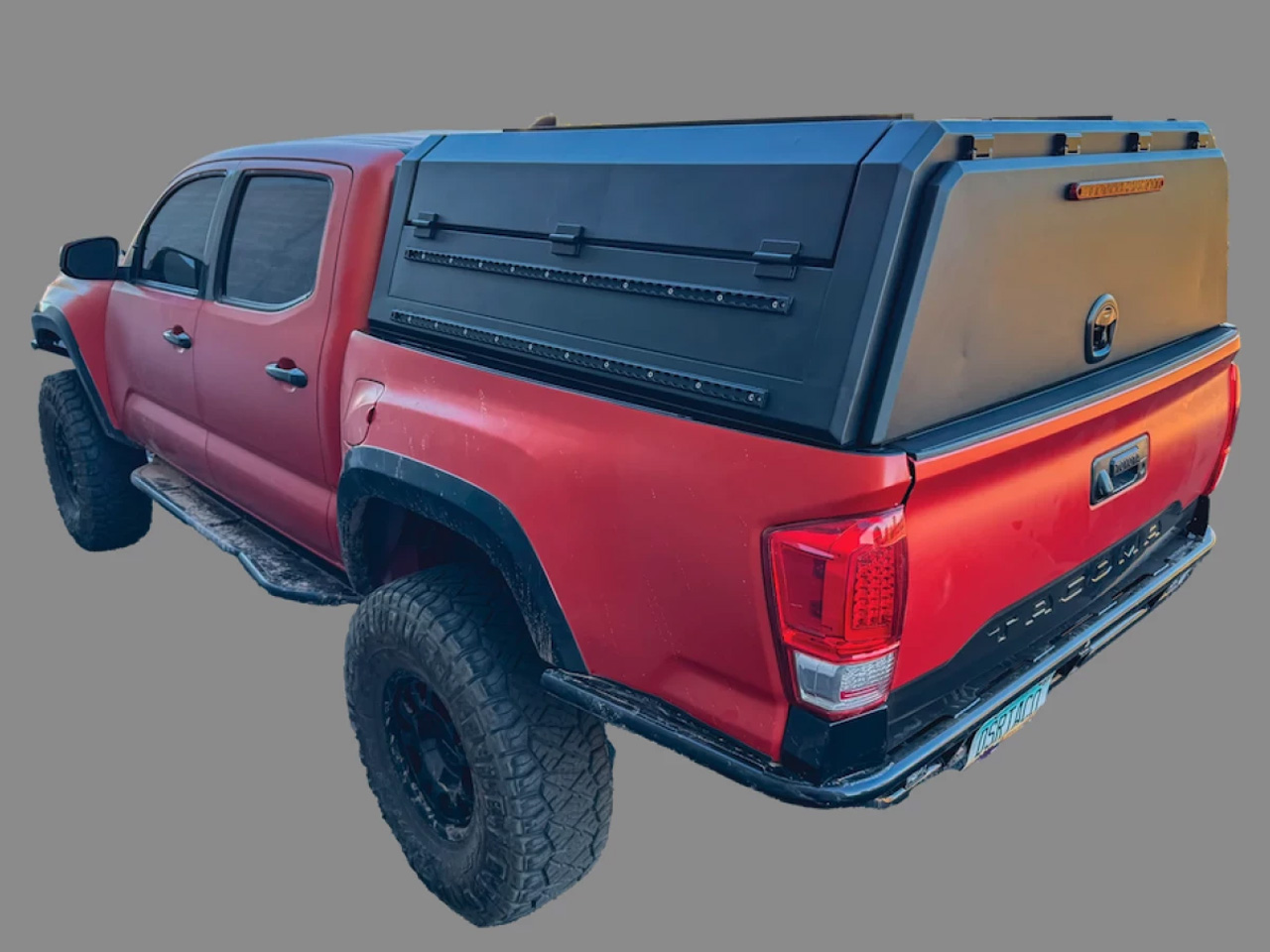 1752527822 468 Decouvrez le Pickup Topper avec Tente de Toit Integree - plare.