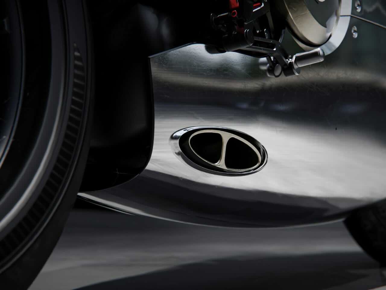 1752784598 366 Decouvrez la Ducati Monster 821 de Bandit9 un chef doeuvre - plare.