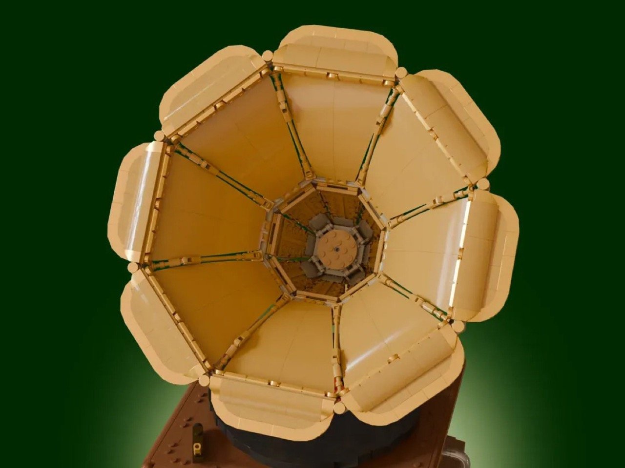 1752874124 340 Decouvrez le Gramophone LEGO Un Voyage dans le Temps - plare.
