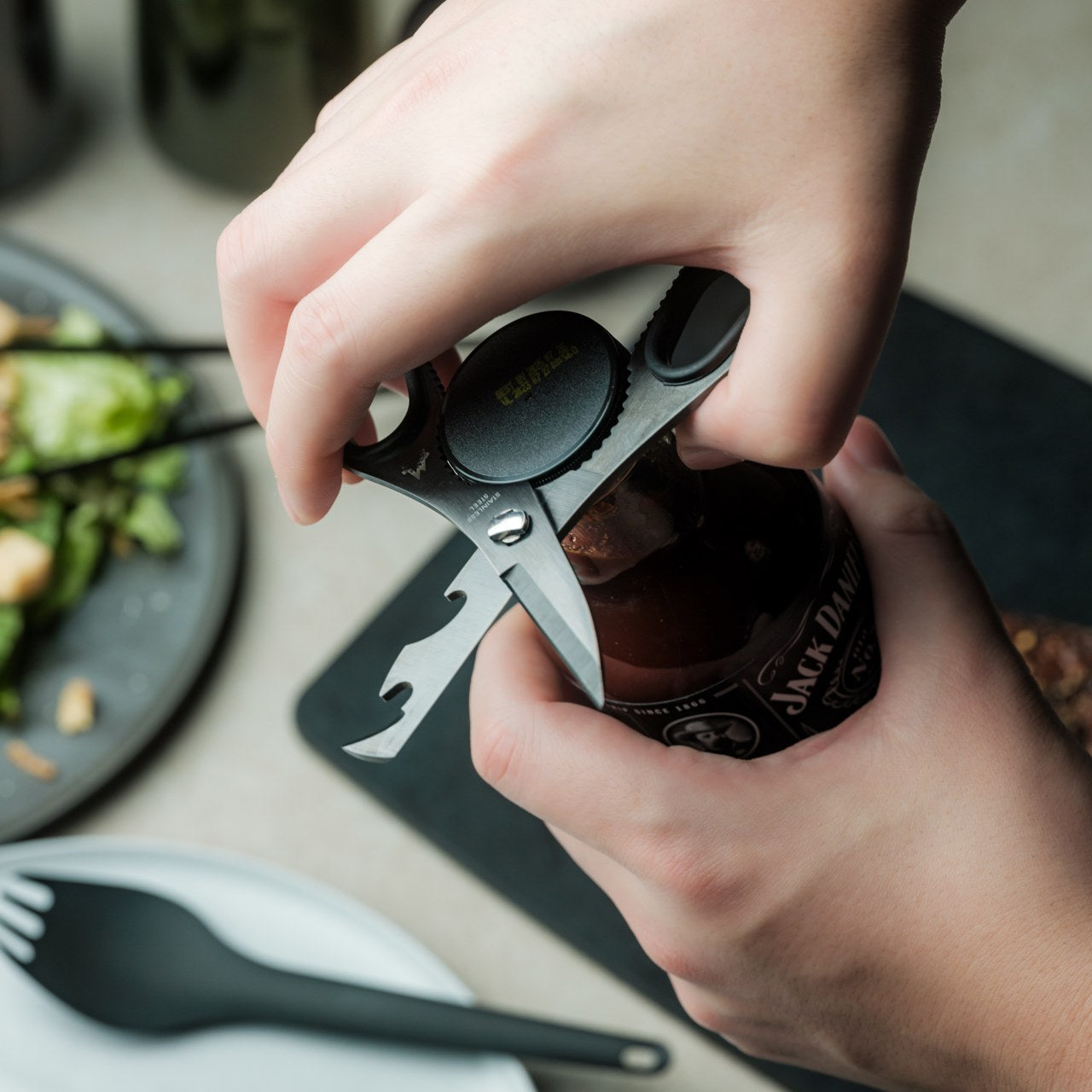 1753013738 433 Les 10 Gadgets Indispensables pour un Bug Out Bag Parfait - plare.