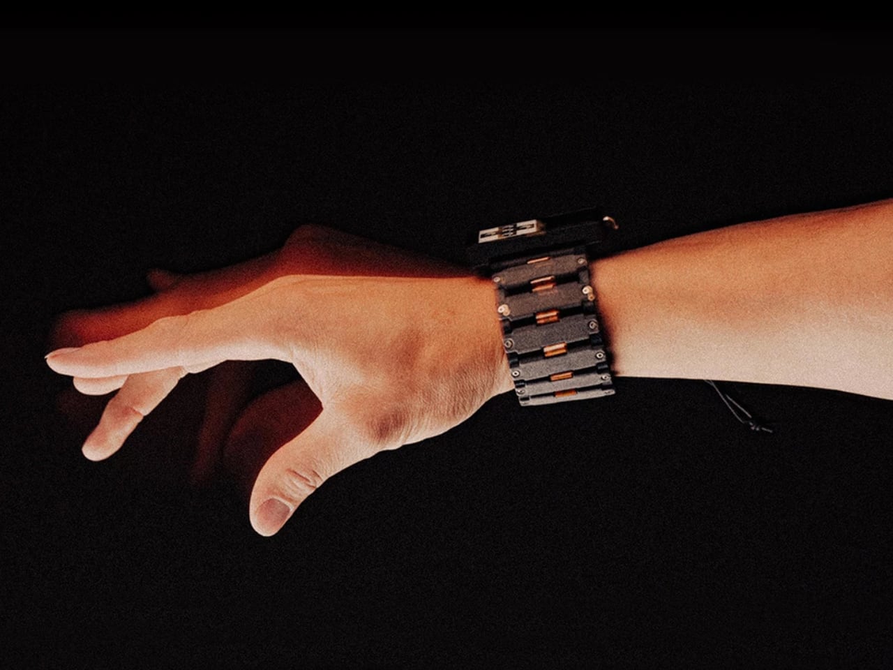 1753309995 613 Decouvrez Comment le Bracelet Neural de Meta Transforme Votre Musculature - plare.