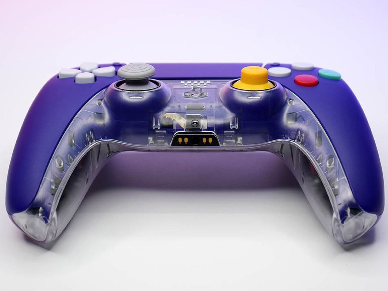 1753358100 183 Decouvrez les 5 Manettes de Jeu Qui Redefinissent le Design - plare.