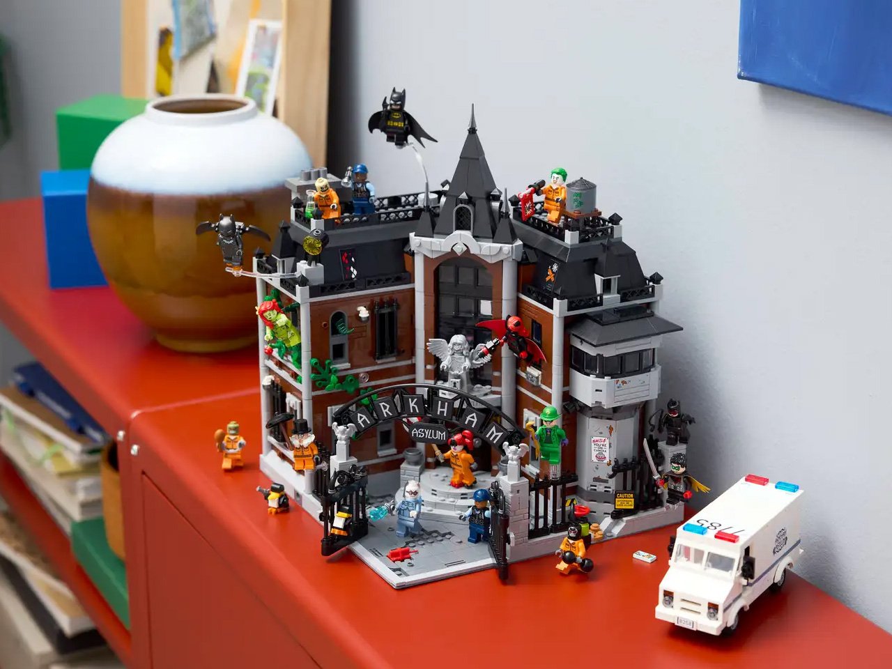 1753472874 417 Decouvrez le Nouvel Enorme Set LEGO dArkham Asylum Plongez - plare.