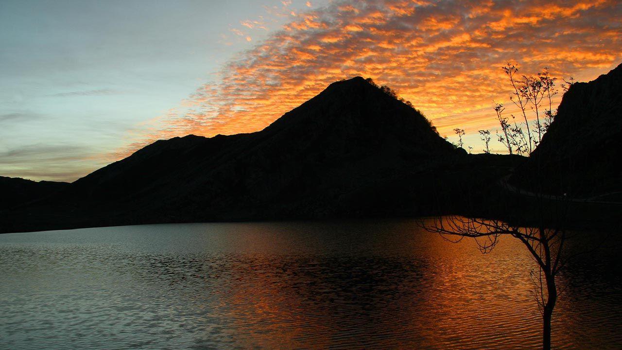 Lagos de montaña en los Pirineos