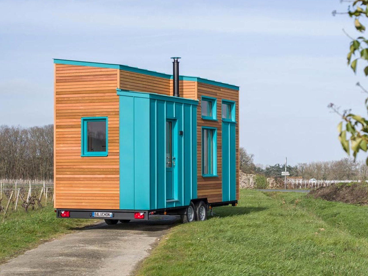 1753716381 433 Decouvrez Ce Tiny Home Turquoise Avec Nook Pour Chiens - plare.