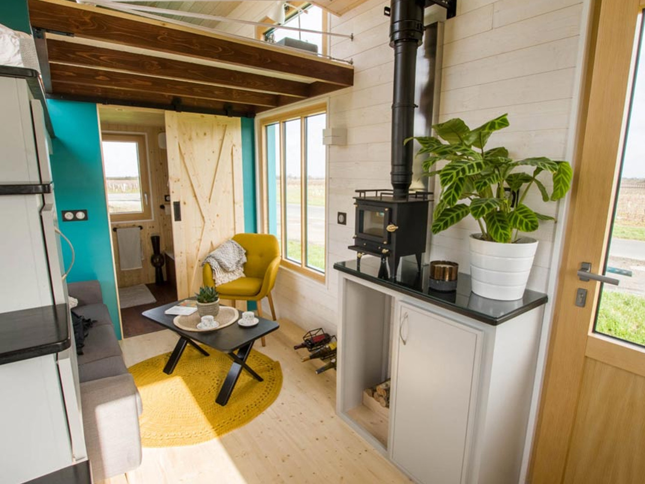 1753716388 622 Decouvrez Ce Tiny Home Turquoise Avec Nook Pour Chiens - plare.