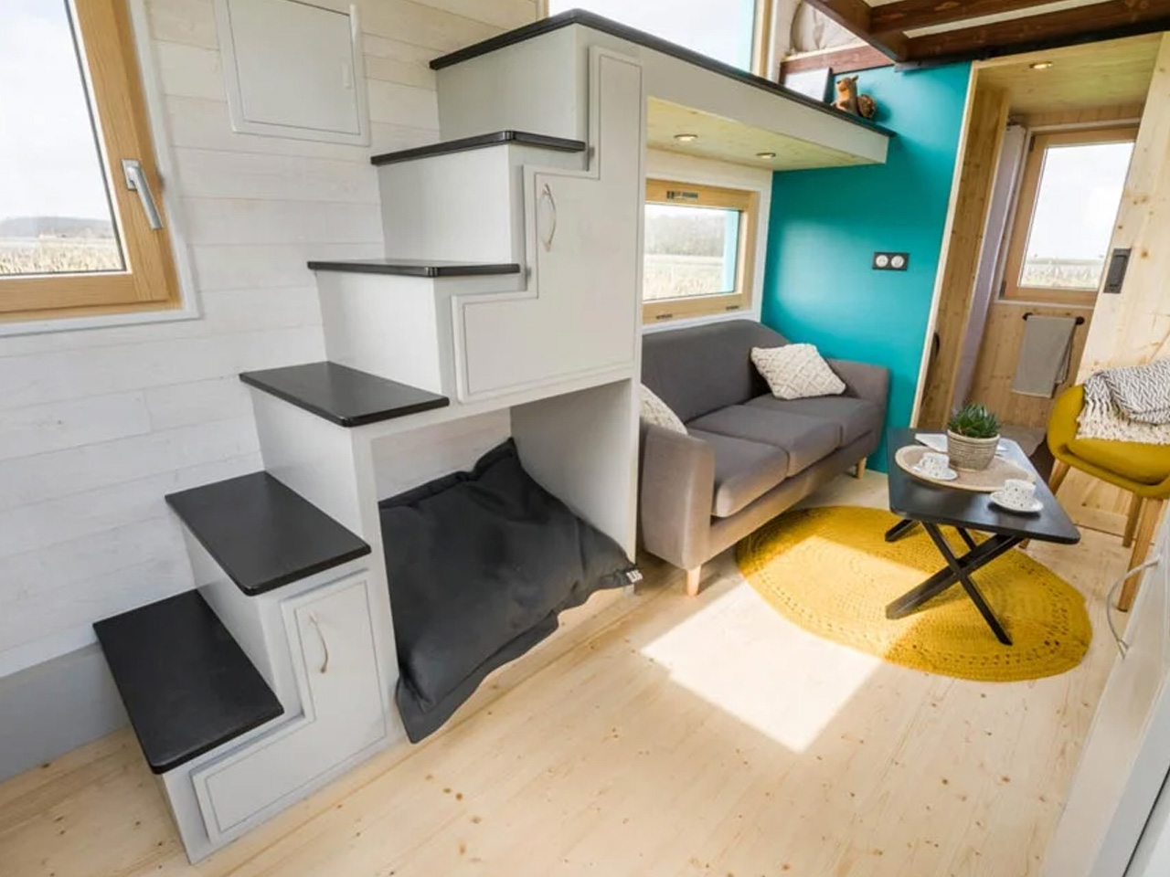 1753716389 318 Decouvrez Ce Tiny Home Turquoise Avec Nook Pour Chiens - plare.