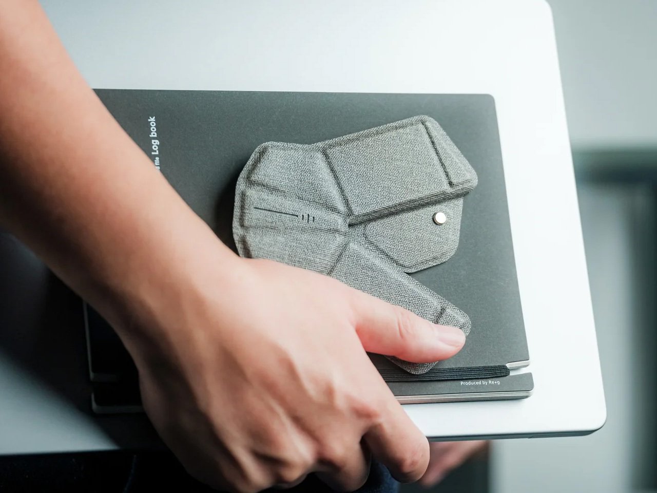 1753790825 490 10 Gadgets Innovants Indispensables pour Parfaire Votre Espace de Teletravail - plare.