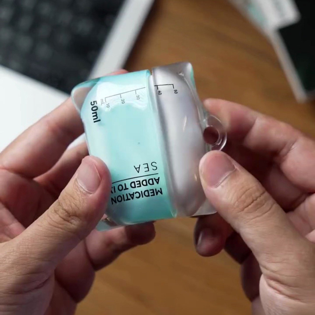 1753903889 504 Decouvrez cette coque AirPods au design IV Saline Injectez - plare.