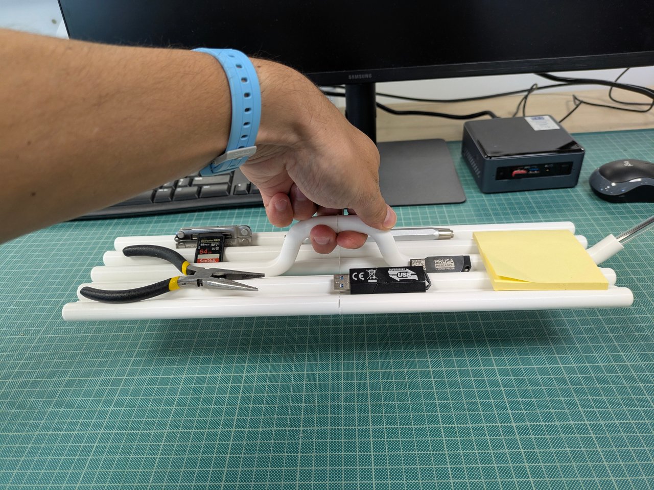 1753981610 840 Decouvrez le Bureau Parfait Cet Organisateur Inspire des Circuits - plare.