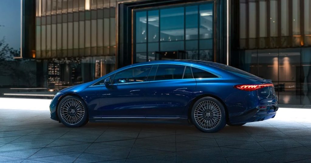 Les voitures électriques d’occasion voient leur valeur baisser, une aubaine pour les acheteurs européens.