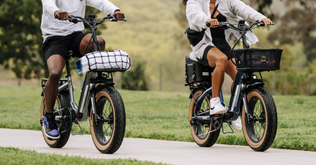 Le Sinch 2 d’Aventon est un vélo électrique performant à 1 189,15 €, offrant une alternative aux modèles d’Autel et de NIU.