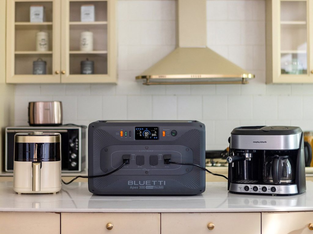 Découvrez Pourquoi le BLUETTI Apex 300 à 4.8M sur Indiegogo Va Révolutionner Votre Alimentation Énergétique à Domicile et Hors Réseau !