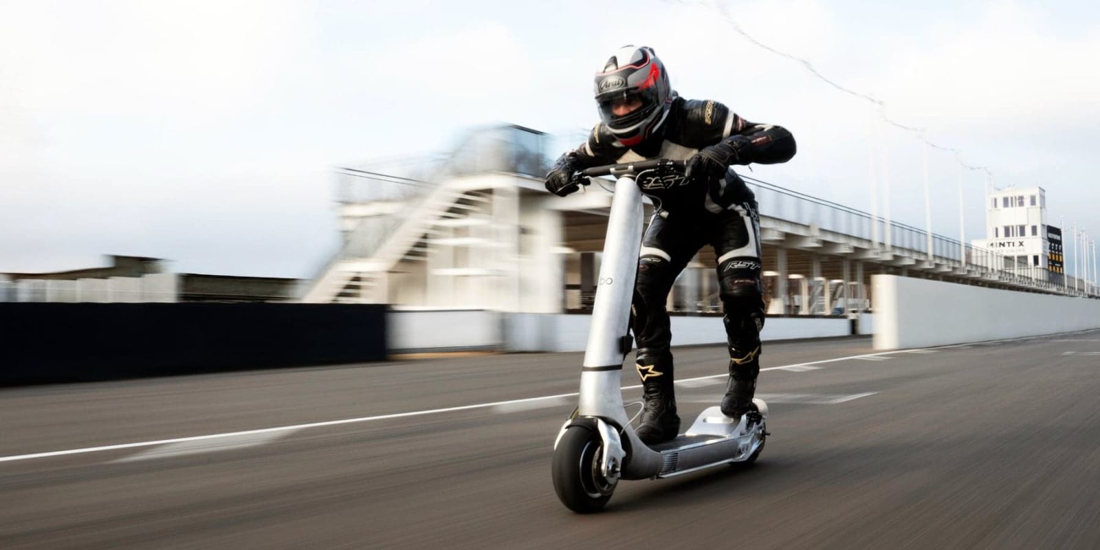 Bo Turbo : le scooter électrique capable de dépasser les 160 km/h avec style et performance - plare. Bo Turbo le scooter electrique capable de depasser les - plare.