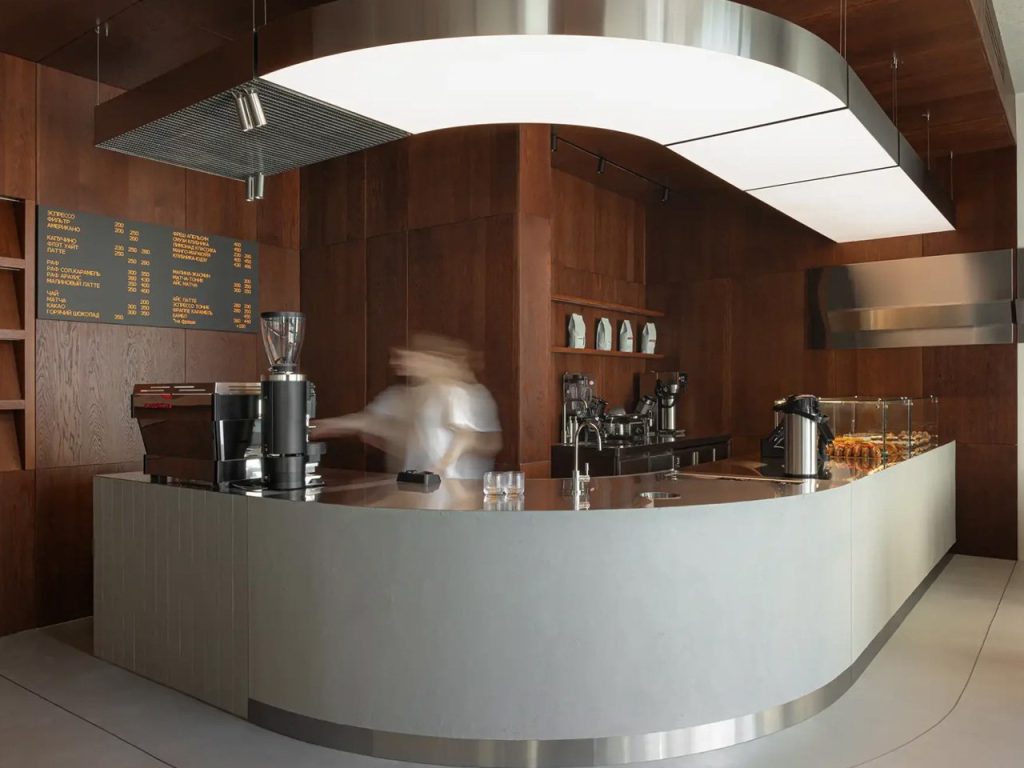 Découvrez ce Café Minuscule qui Révolutionne la Culture du Café avec Vinyls et Livres pour les Amateurs de Café de Nouvelle Génération!