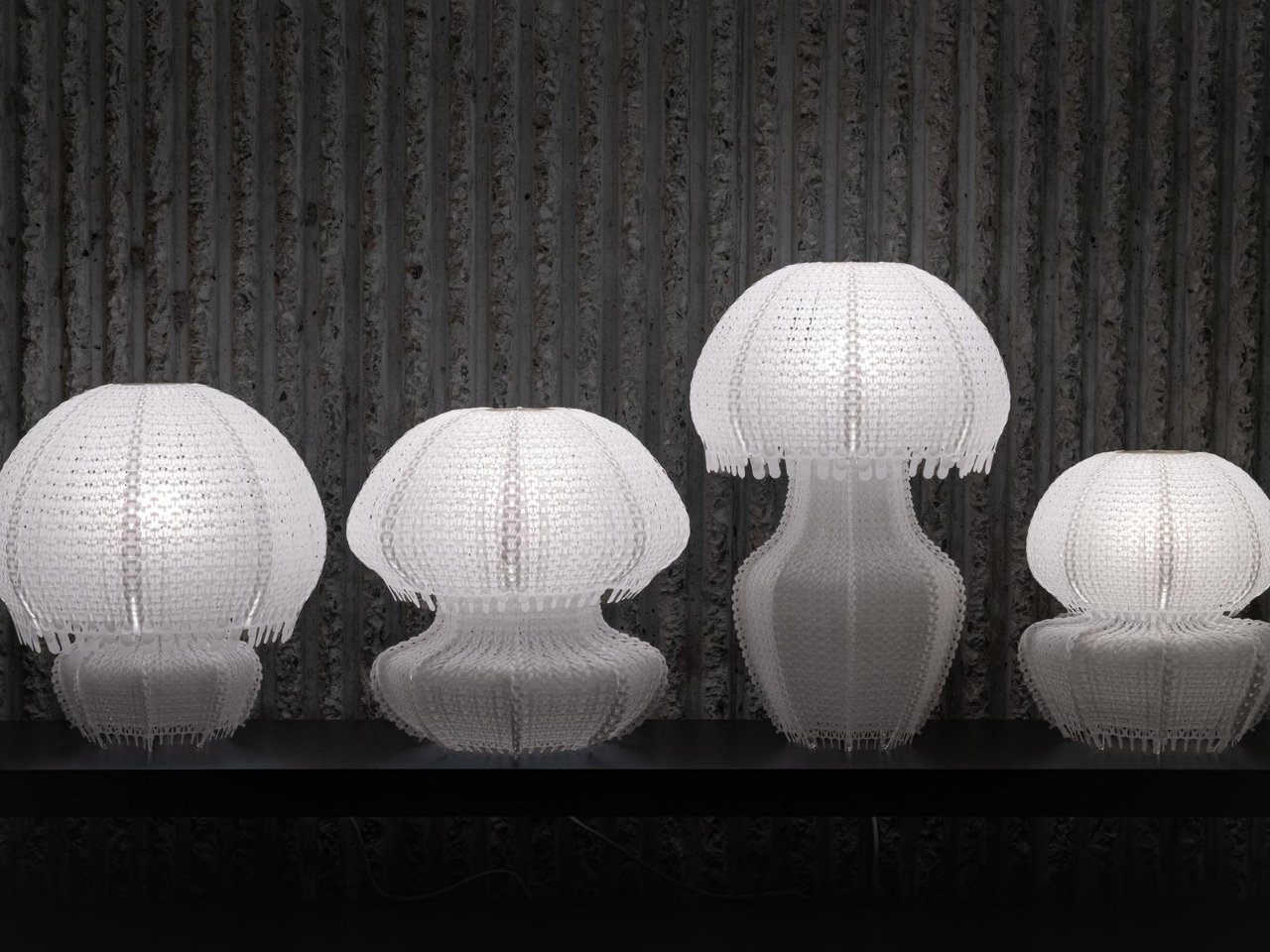 Decouvrez comment ces lampes transforment le plastique oceanique en objets - plare.