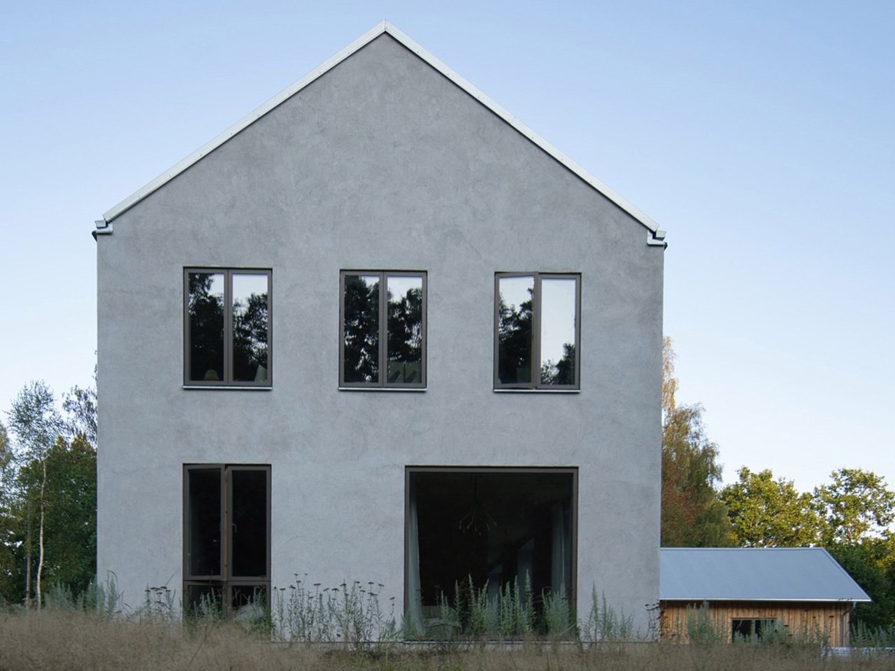 Decouvrez comment cette maison en foret suedoise utilise des - plare.