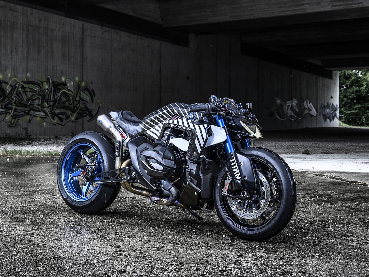 Decouvrez la R 1300 R de BMW Motorrad Une - plare.