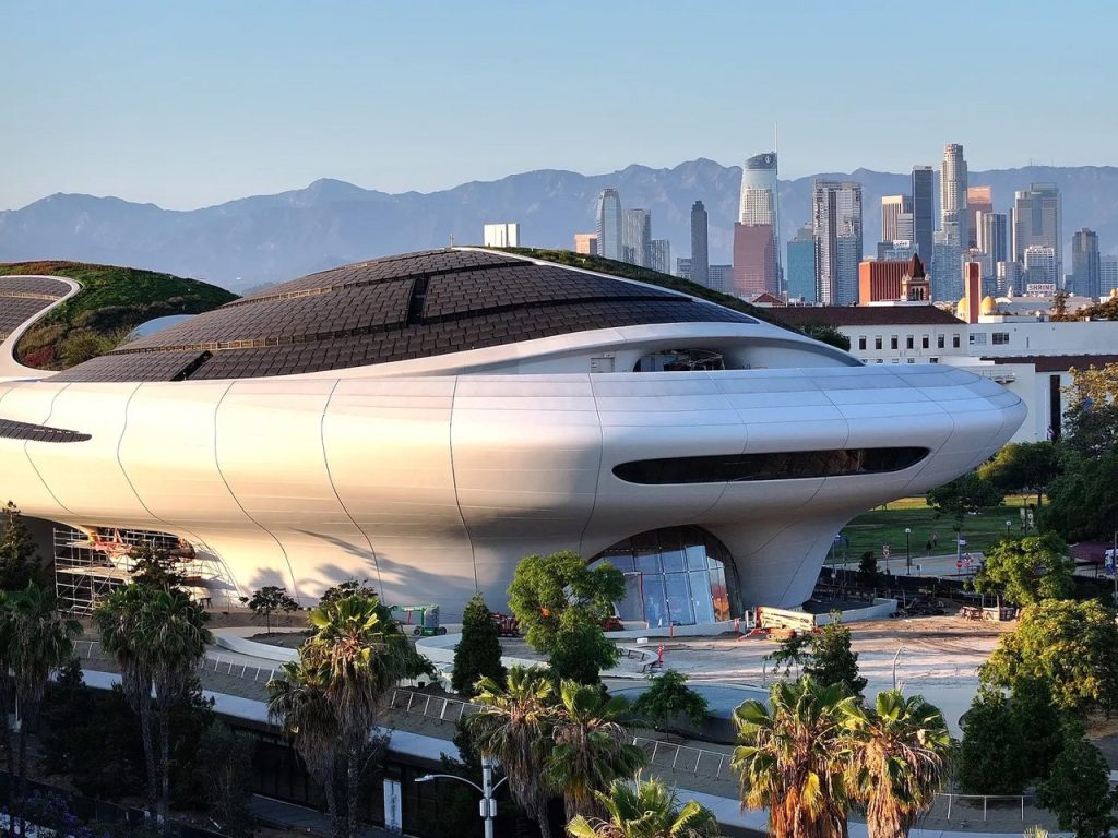 “Découvrez le Musée Futuriste de MAD Architects à LA : Un Design Spatial qui Réinvente l’Expérience Muséale !”