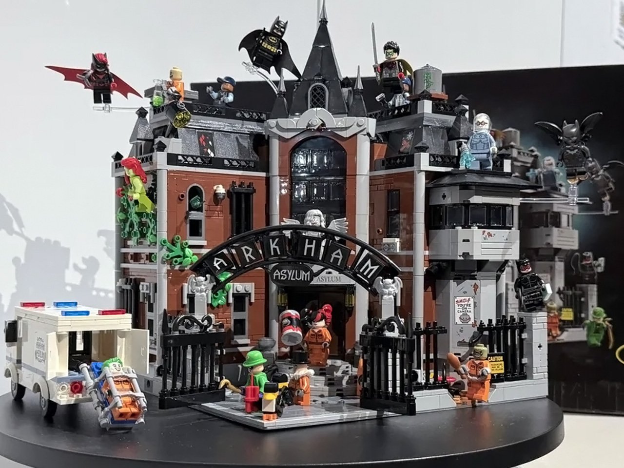 Decouvrez le Nouvel Enorme Set LEGO dArkham Asylum Plongez - plare.