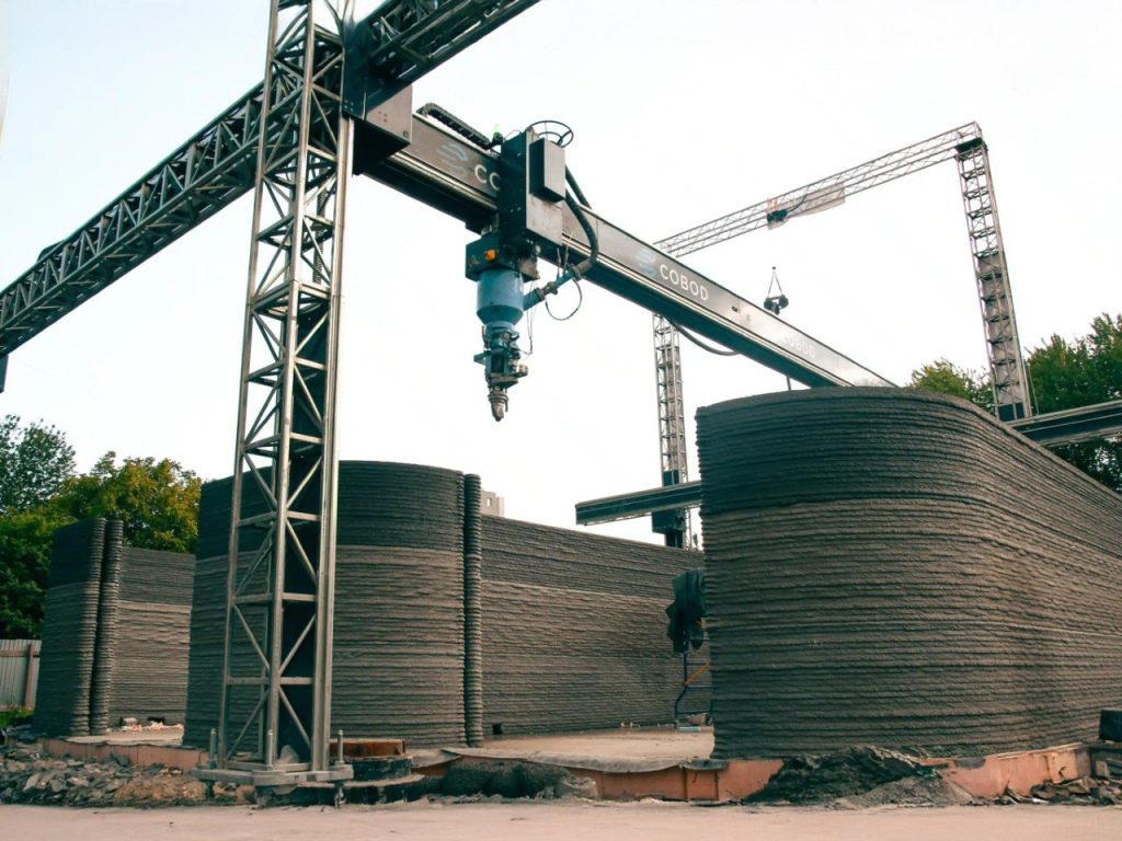 Découvrez le Plus Grand Bâtiment Imprimé en 3D au Monde : Les Ambitieux Projets Scolaires de Qatar dans le Désert !