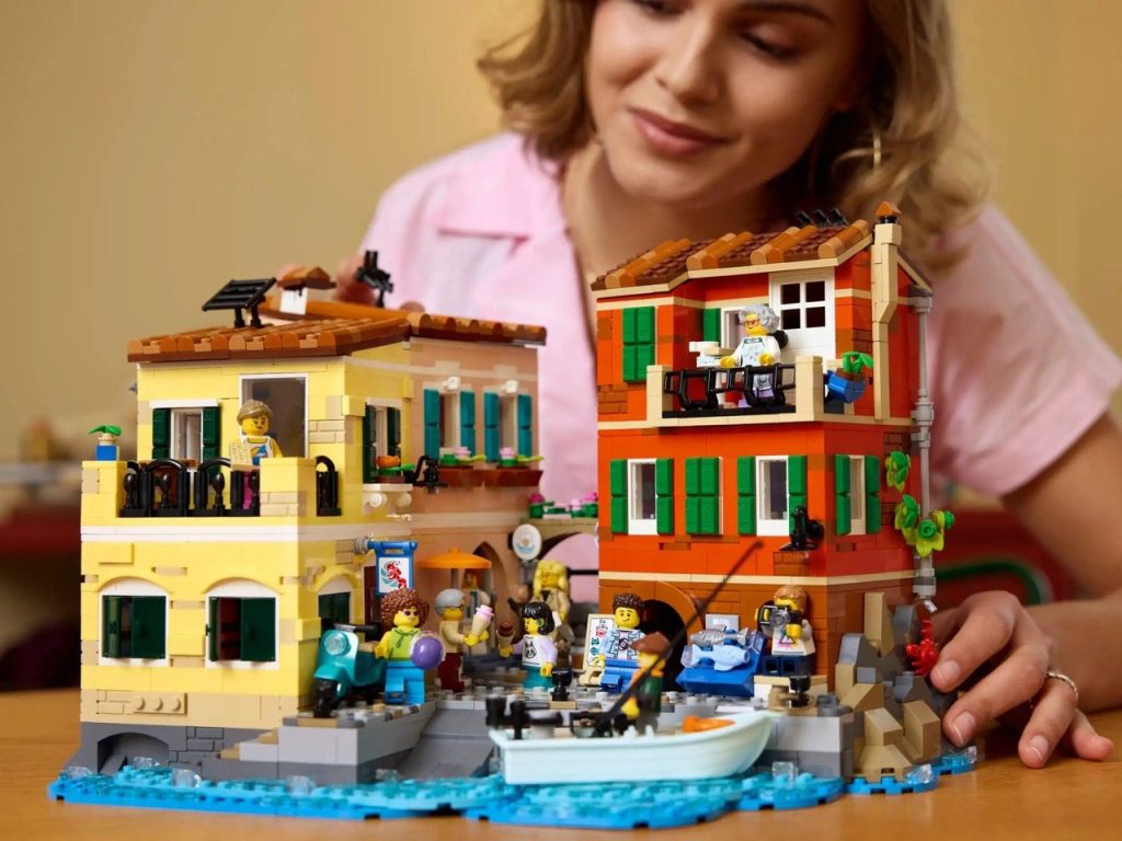 Découvrez le Set LEGO de la Côte d’Azur : 3,251 Briques de Soleil et Gelato pour Élever Votre Collection!