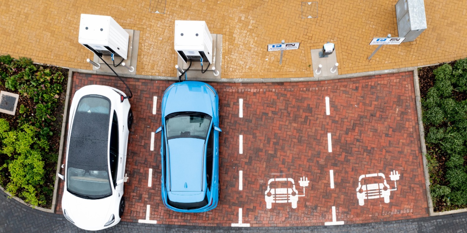 Driivz et ezVOLTz s’associent pour optimiser la fiabilité de la recharge des véhicules électriques - plare. Driivz ezVOLTz