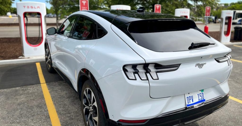 Ford face au rush des véhicules électriques : des concessionnaires se préparent à la fin des incitations financières