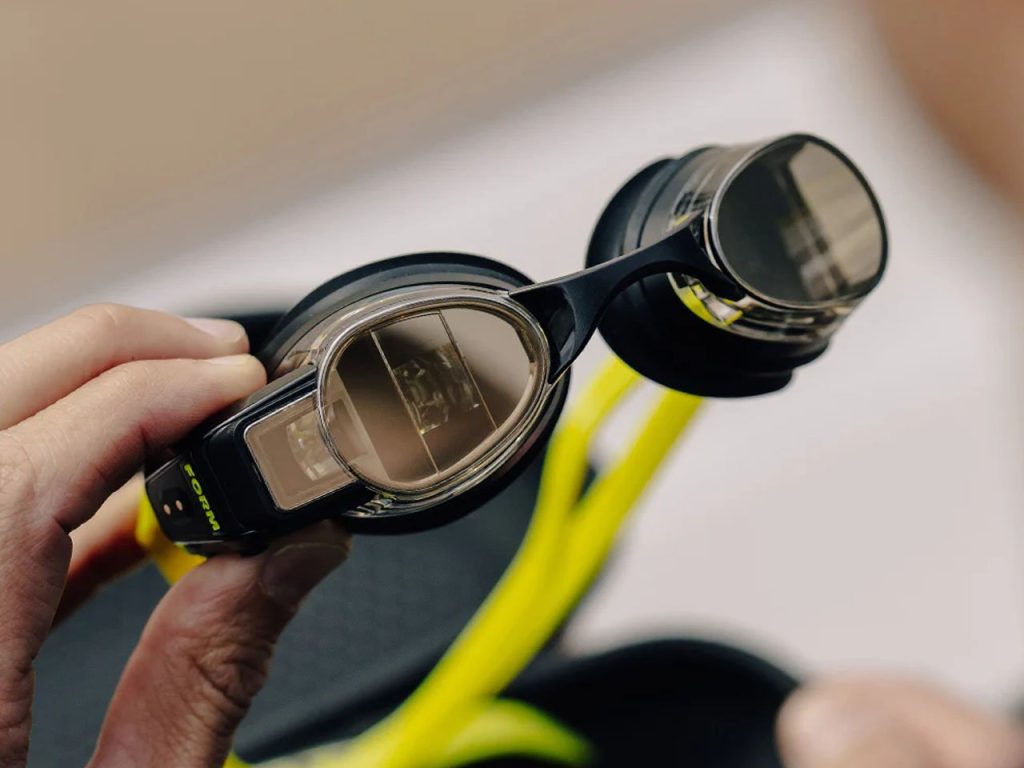 Découvrez les Goggles Form Smart Swim 2 : Suivi de Performance, Fréquence Cardiaque et Boussole Intégrée pour une Expérience de Natation Révolutionnaire !