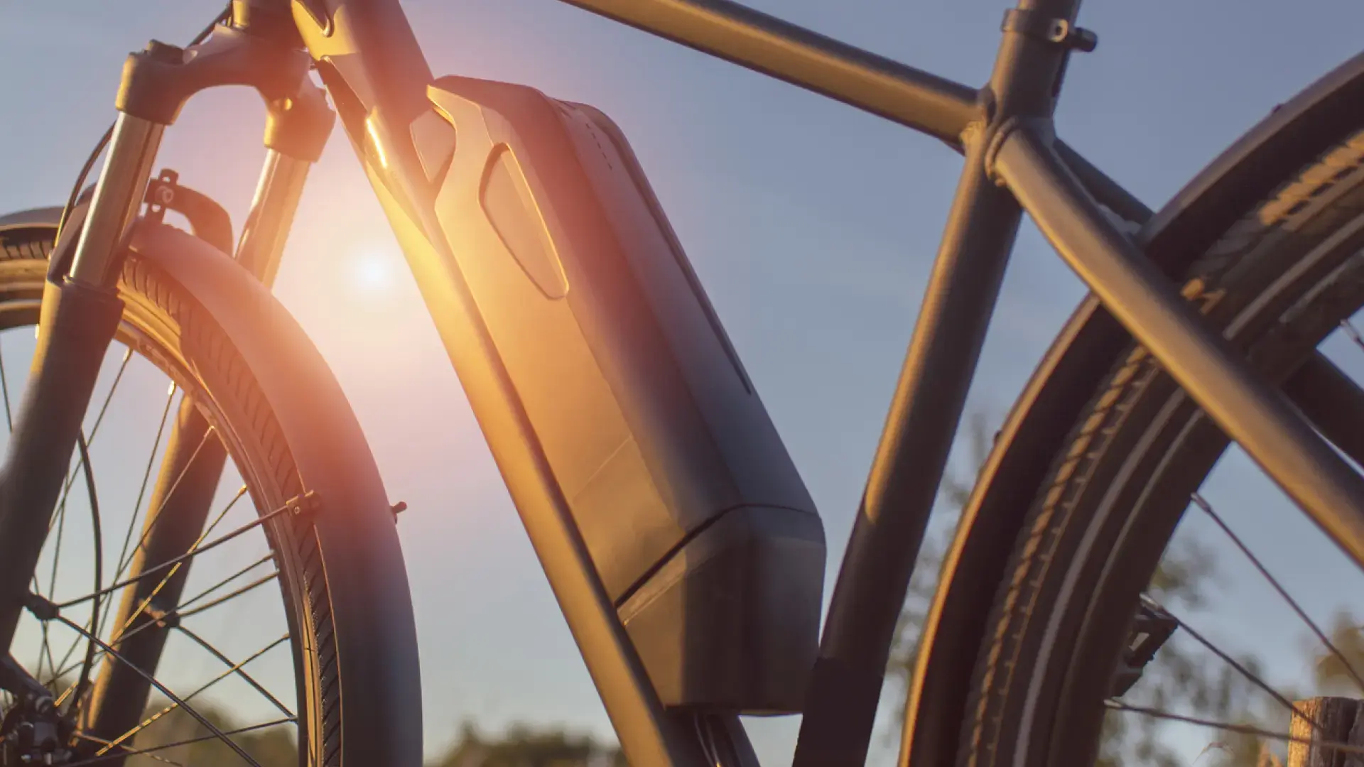 bicicleta circulando por ciudad