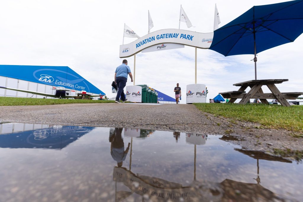 NASA absente d’Oshkosh : les passionnés d’aviation en quête de réponses et d’innovation aéronautique NASA absente d'Oshkosh : les passionnés d'aviation en quête de réponses et d'innovation aéronautique