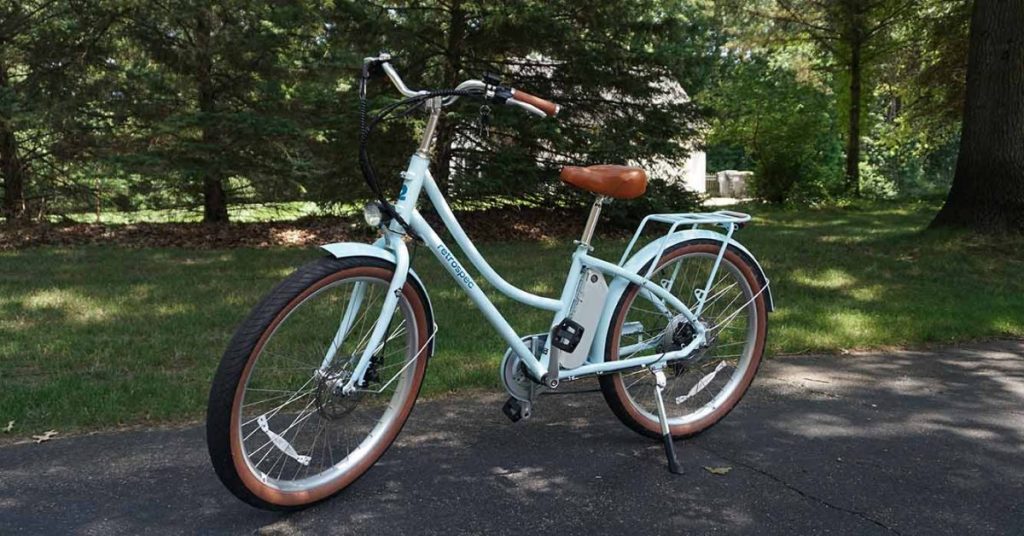 Retrospec’s Beaumont Rev 2 eBike allie élégance vintage et technologie moderne