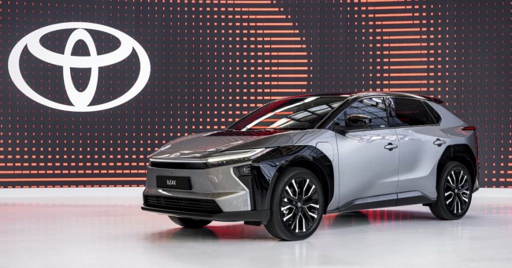 Toyota revient aux SUV à essence face à des difficultés de ventes d’EVs
