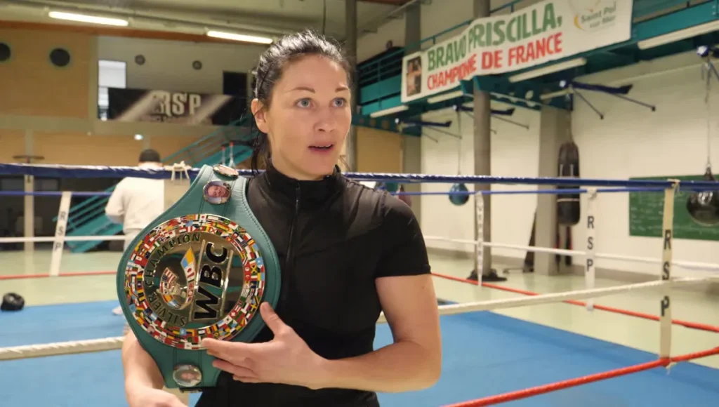 Les 10 boxeurs emblématiques qui ont marqué l’histoire découvrez les boxeurs emblématiques qui ont marqué l'histoire de la boxe. de muhammad ali à mike tyson, plongez dans l'univers de ces champions légendaires et explorez leur impact sur le sport, leur style inégalé et leurs combats mémorables.