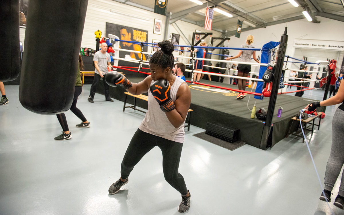 découvrez les boxeurs emblématiques qui ont marqué l'histoire de la boxe avec leurs exploits, leur charisme et leur impact sur le sport. plongez dans l'univers des champions qui ont su inspirer des générations et redéfinir les limites du ring.