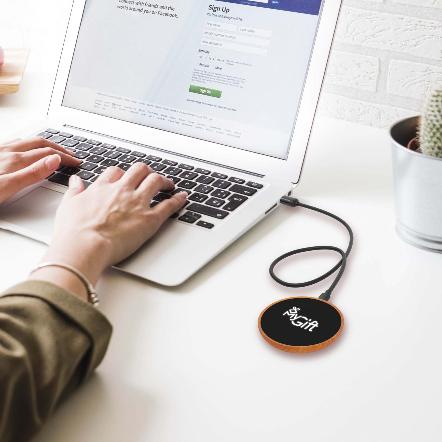 Les 10 idées cadeaux high-tech incontournables pour 2025 - plare. découvrez les tendances des cadeaux high-tech pour 2025 ! explorez une sélection innovante d'appareils et gadgets qui sauront ravir les passionnés de technologie. idées originales et pratiques pour faire plaisir à vos proches ou vous faire plaisir avec les derniÚres innovations.