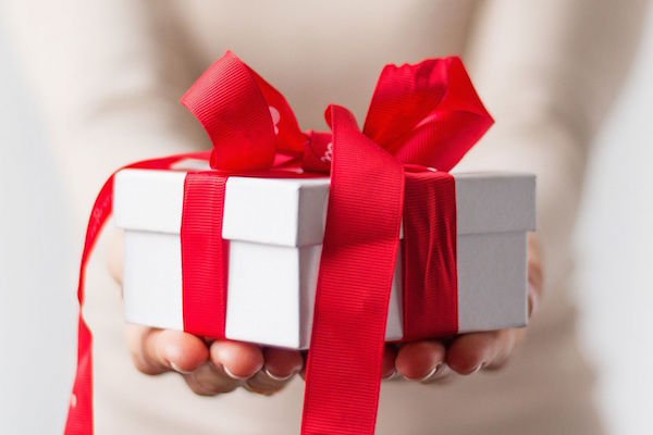 Les 10 des idées de cadeaux romantiques pour homme à la Saint-Valentin - plare. découvrez notre sélection de cadeaux romantiques pour hommes à l'occasion de la saint-valentin. faites-lui plaisir avec des idées originales et touchantes qui sauront exprimer votre amour et votre affection. trouvez le cadeau parfait pour célébrer votre relation avec passion et tendresse.